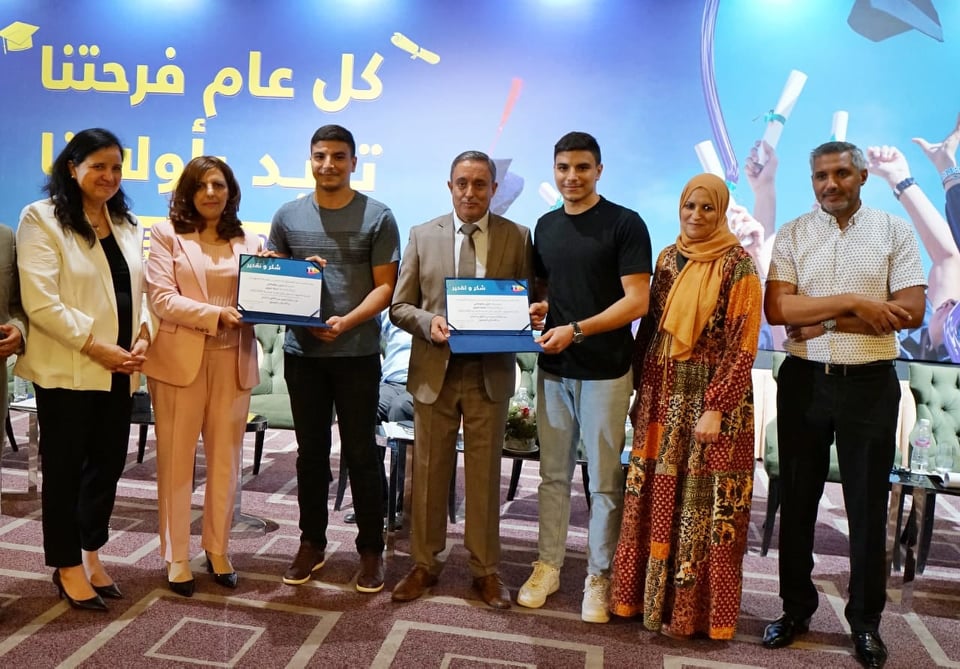 اتصالات تونس تحتفل بيوم العلم  وترصد جوائز هامة للمتفوقين من أبناء المؤسسة